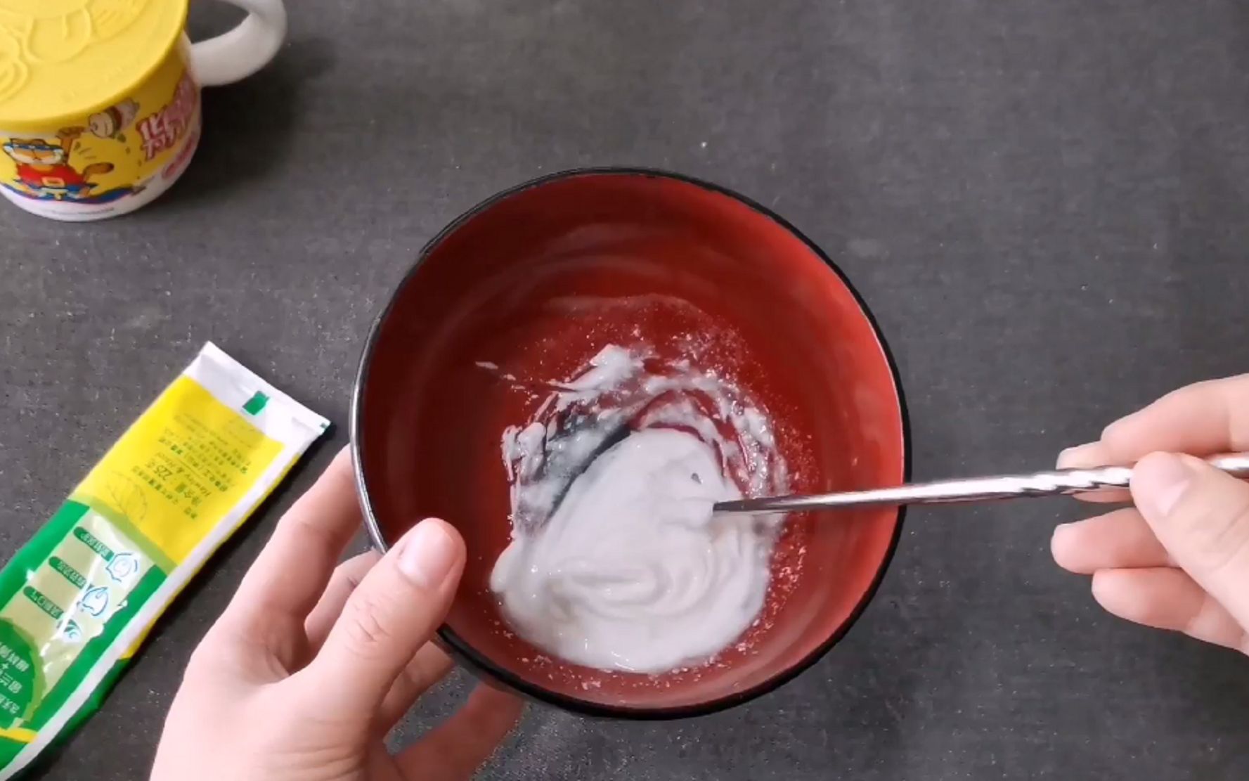 别再花钱买胶水了,用家里的牙膏自己做万能胶,比502牢固,回家试试