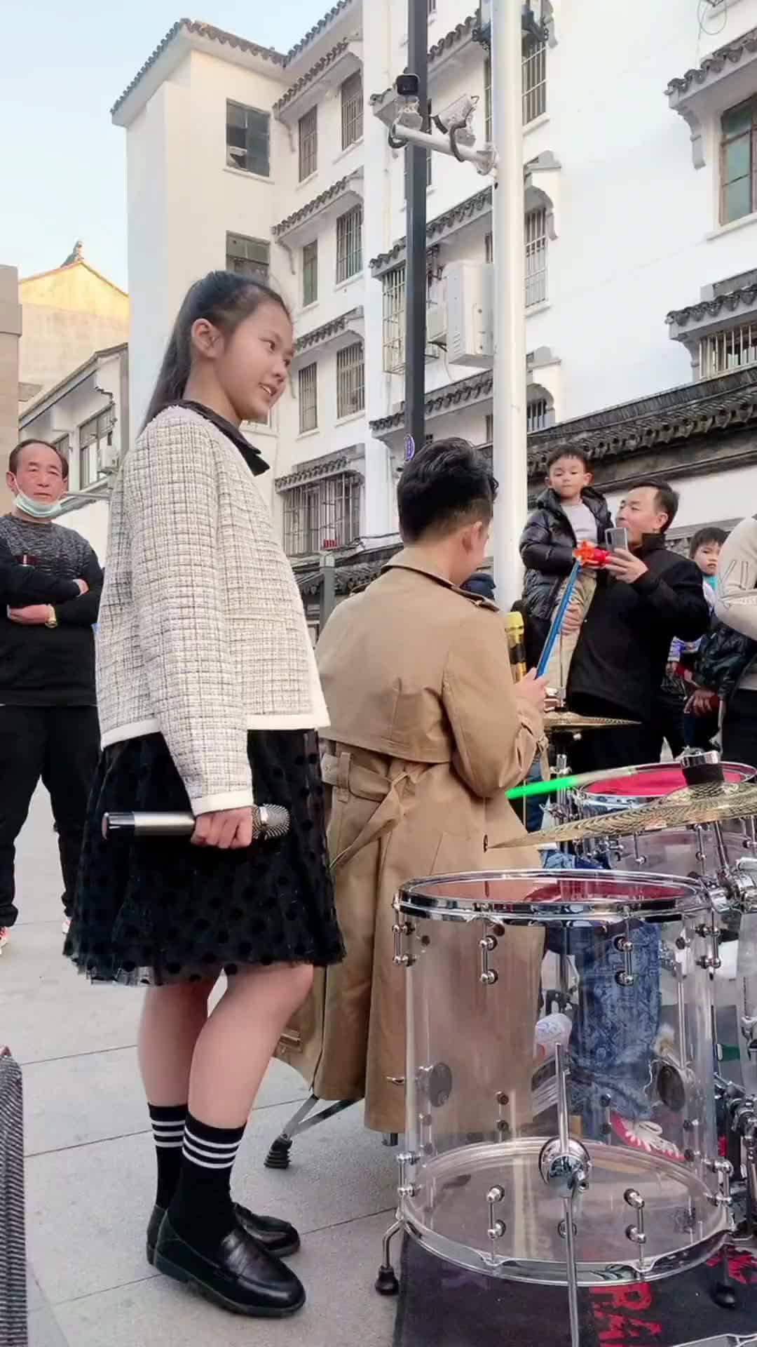 努力的你们一定会有收获的,继续加油哦小天一 雨儿爱唱歌 音乐