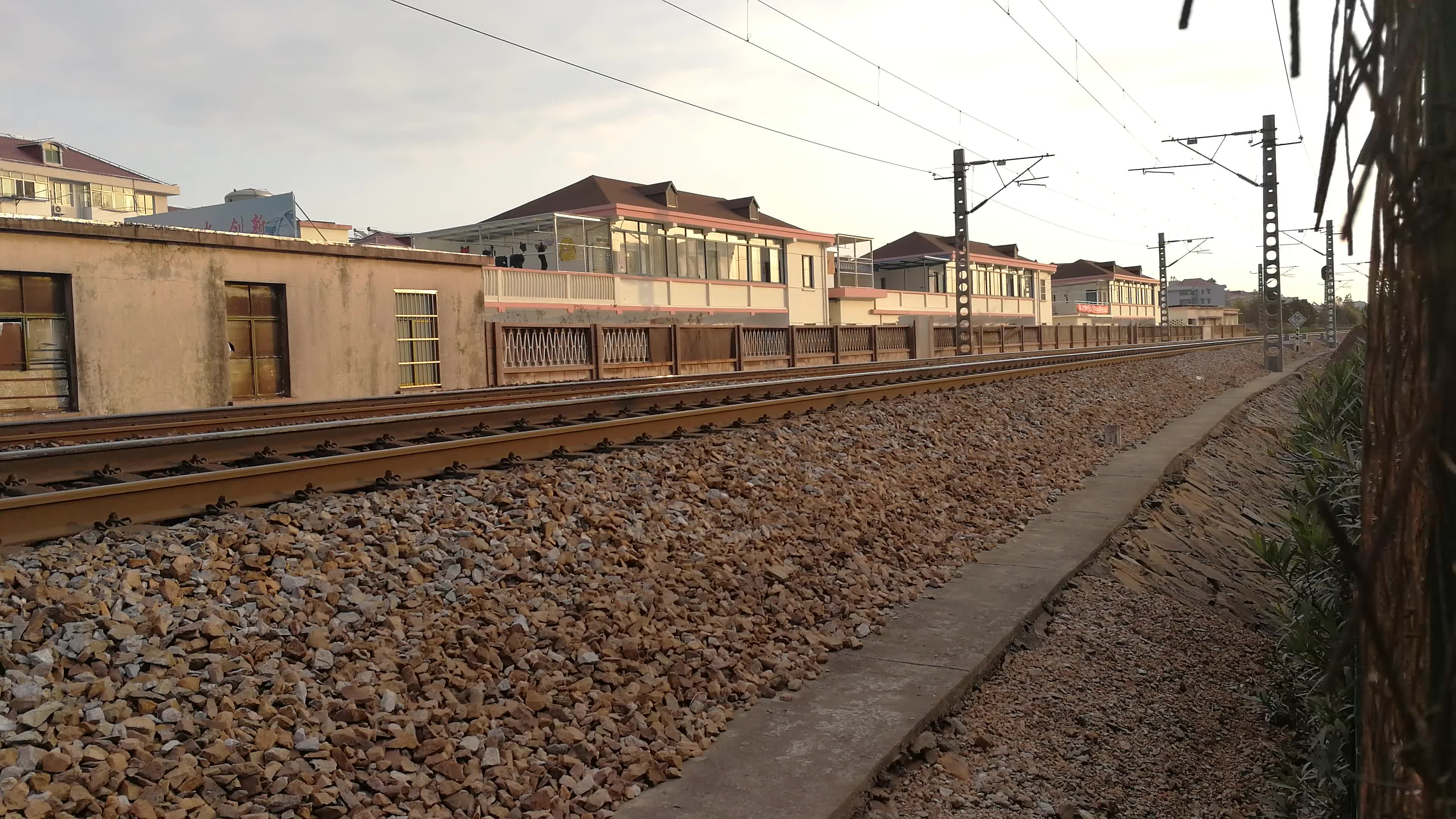 【火车】武局南段hxd1d 0269牵引武昌开往上海南的直达z25次