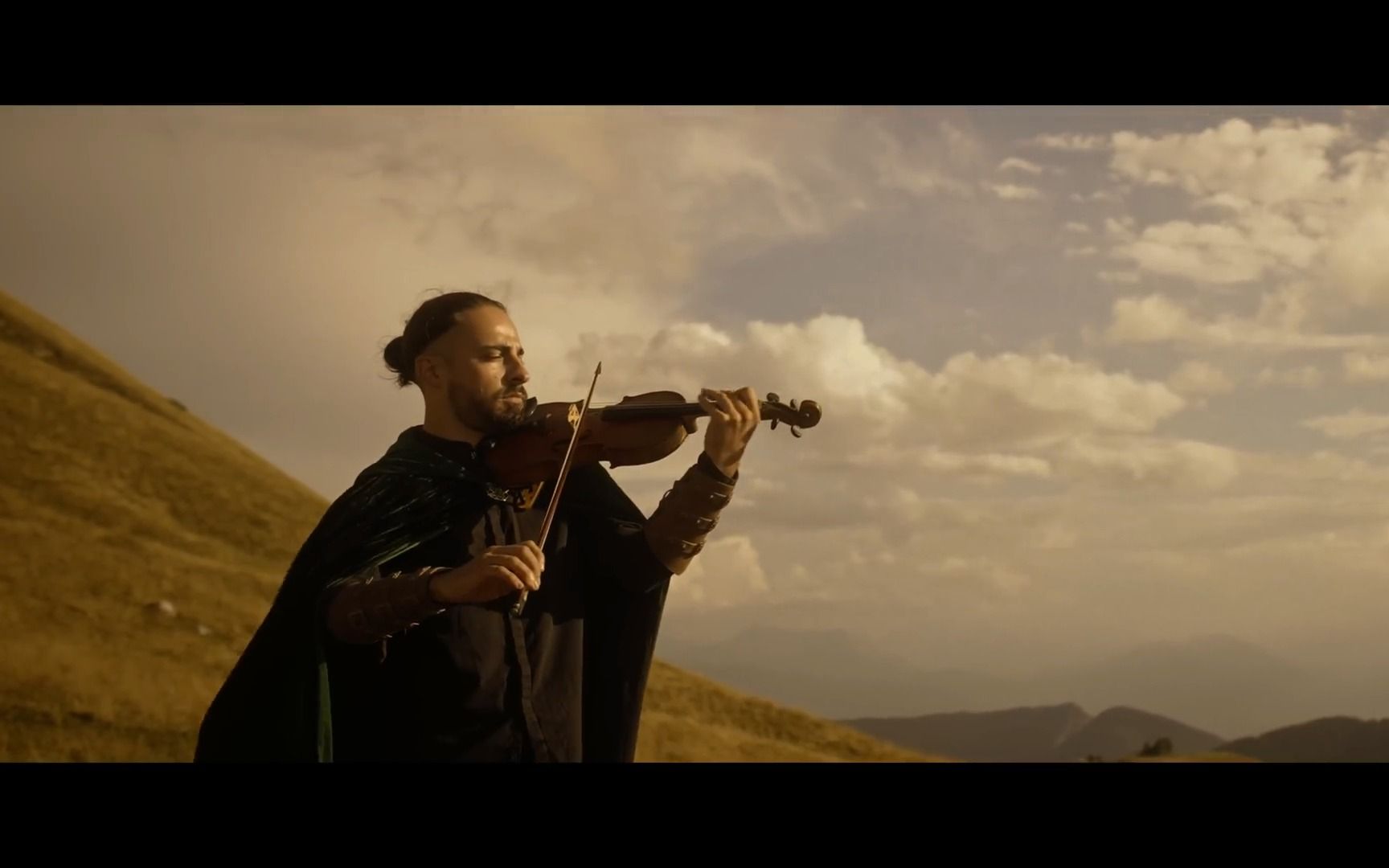 [图]The Lord Of The Rings - The Riders of Rohan - Erhu & Violin cover by Eliott Tord