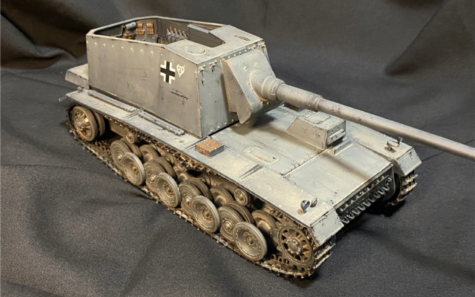 小号手1/35埃米尔