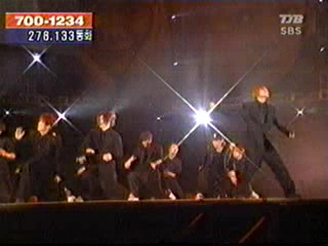 [图]1999年H.O.T-We.Are.The.Future.live_迈克尔杰克逊韩国慈善演唱会