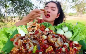 Скачать видео: 泰国美食-伊拉姐分享凉拌海鲜