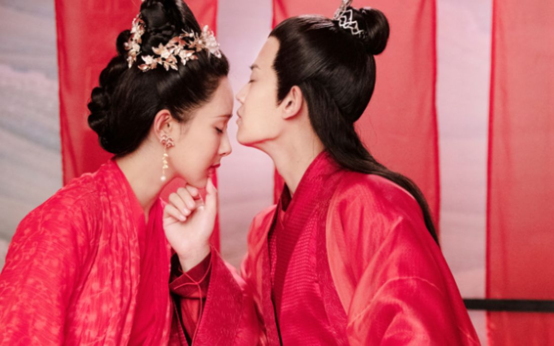 杨紫和任嘉伦大婚之夜,俩人甜蜜跳尬舞_哔哩哔哩 (゜-゜)つロ 干杯