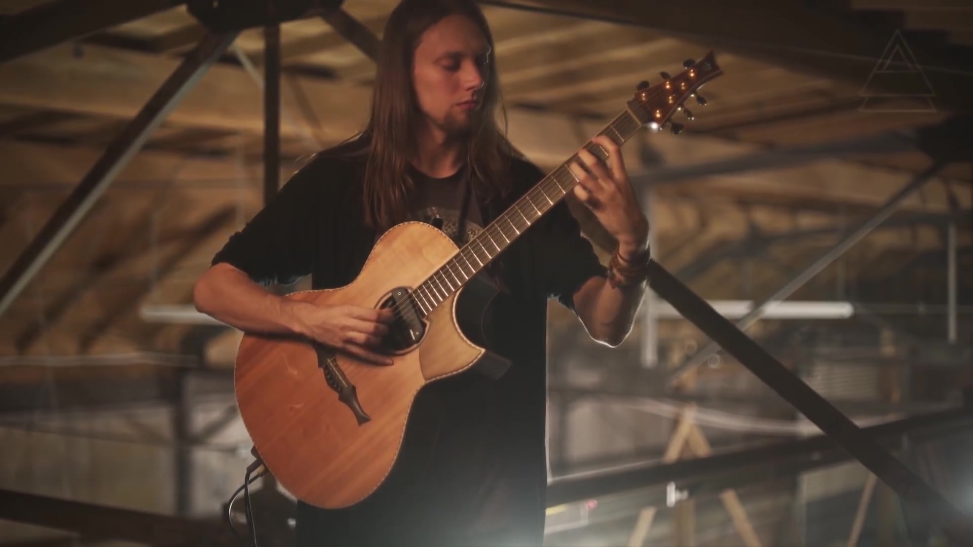 指弹大佬mike dawes致敬金属乐队