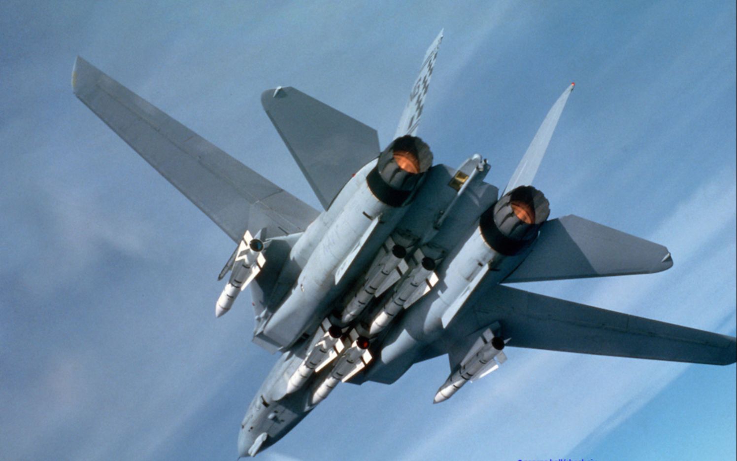 f107战斗机图片