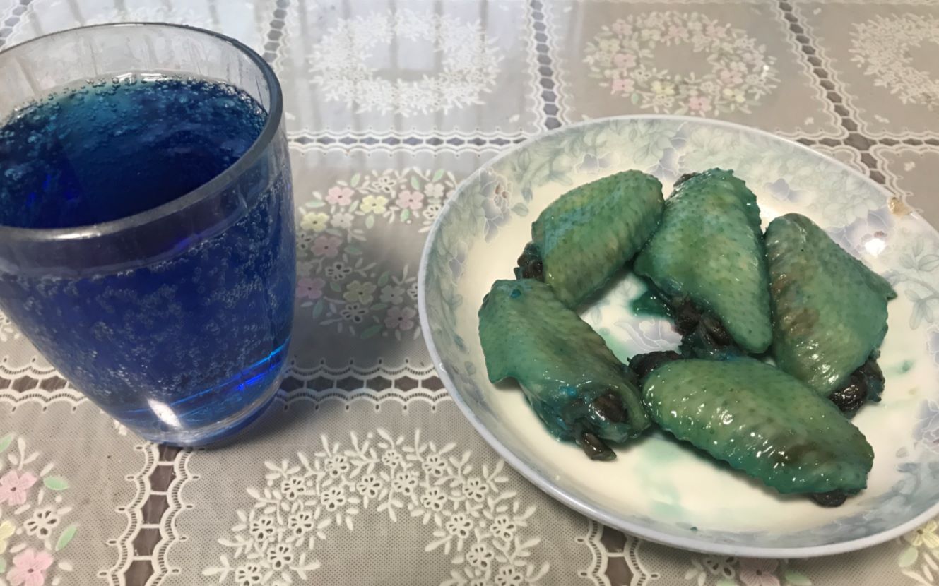 【食物kurabe】贴吧诚不欺我,蓝色可乐鸡翅真的是这个颜色