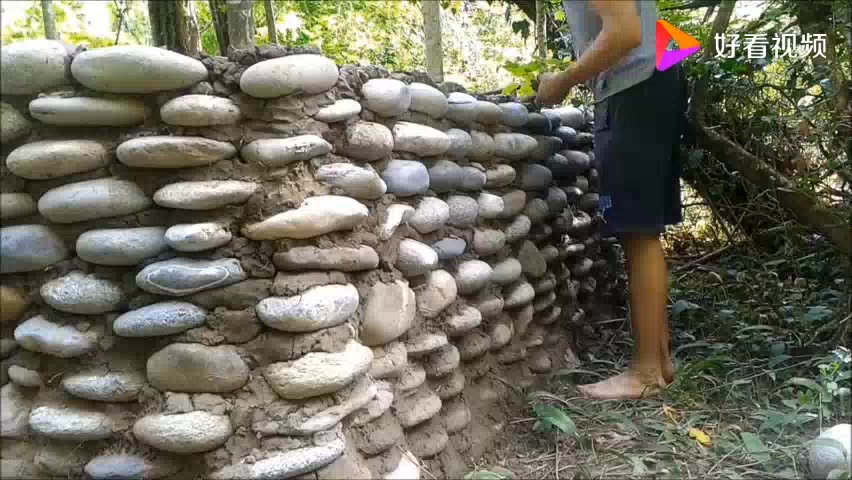 [图]野外求生，徒手搭建石头小屋