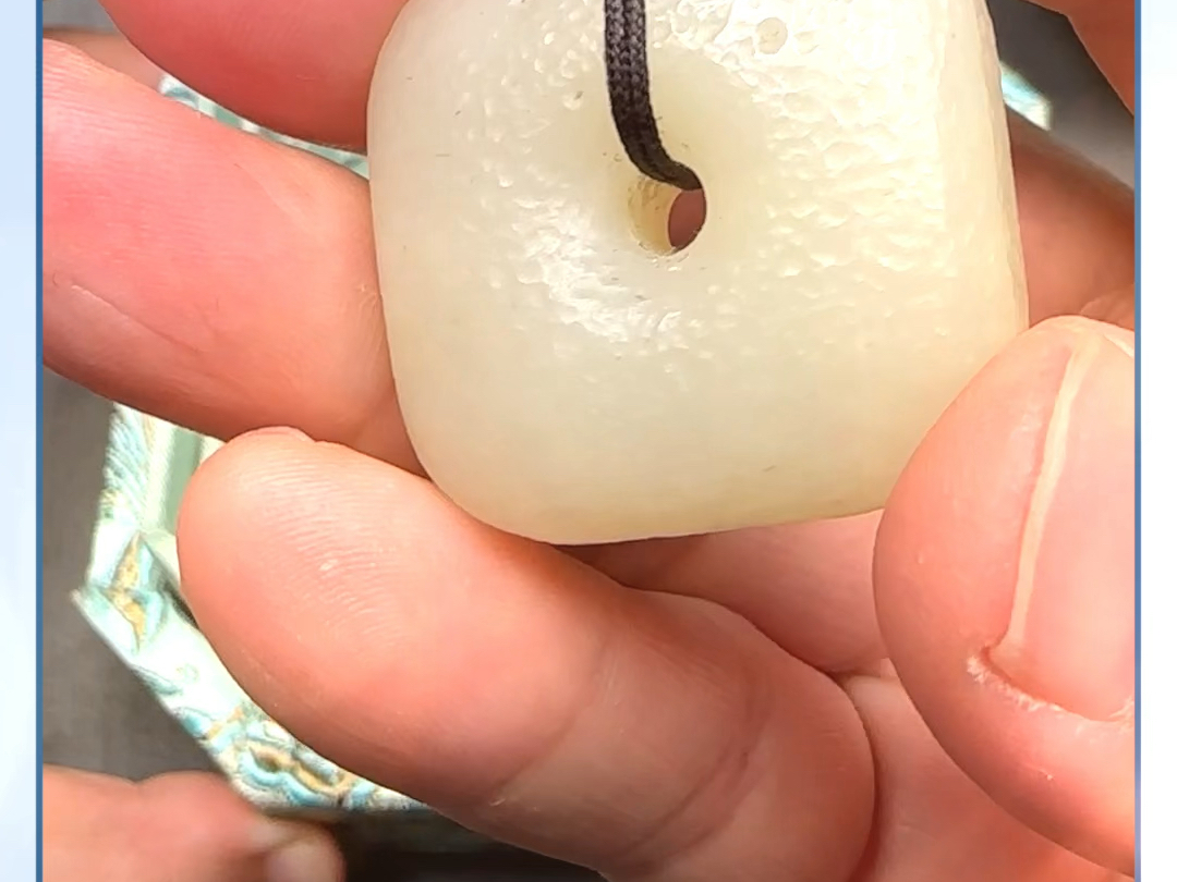 新出和田玉面包扣