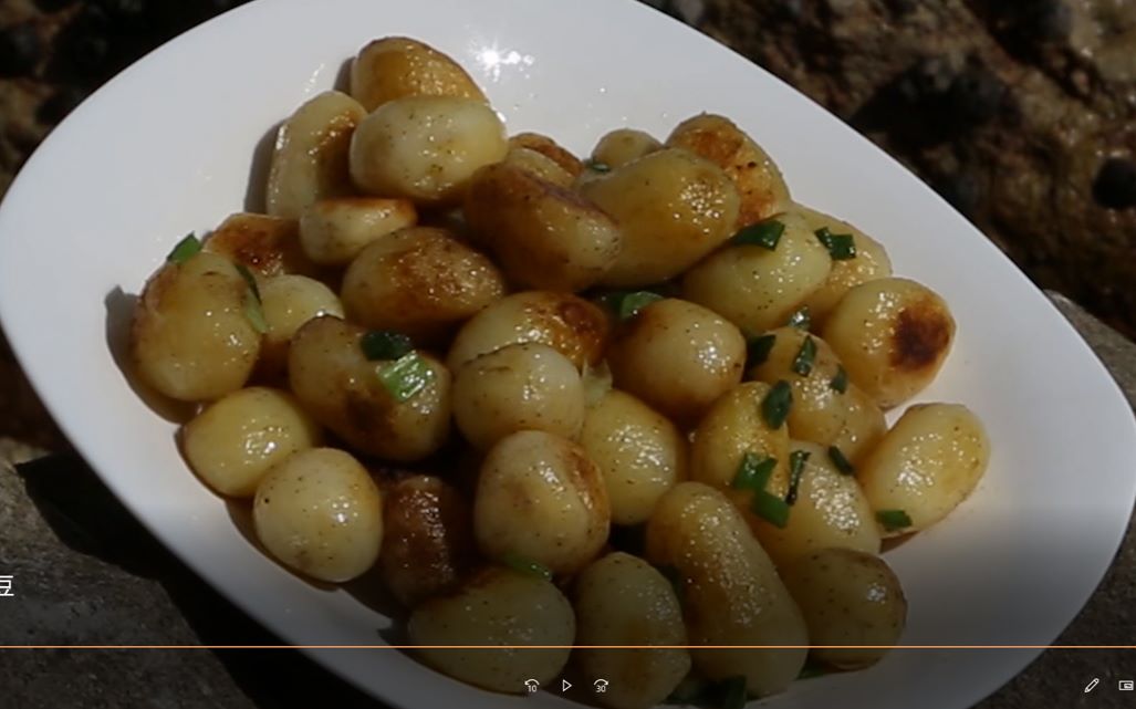 【小珠酱美食】在海边做出比薯条还香的土豆