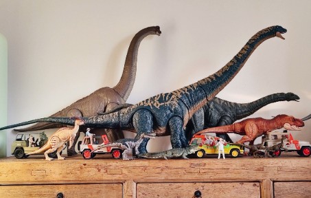 美泰侏罗纪118巨兽无畏龙比例大小展示