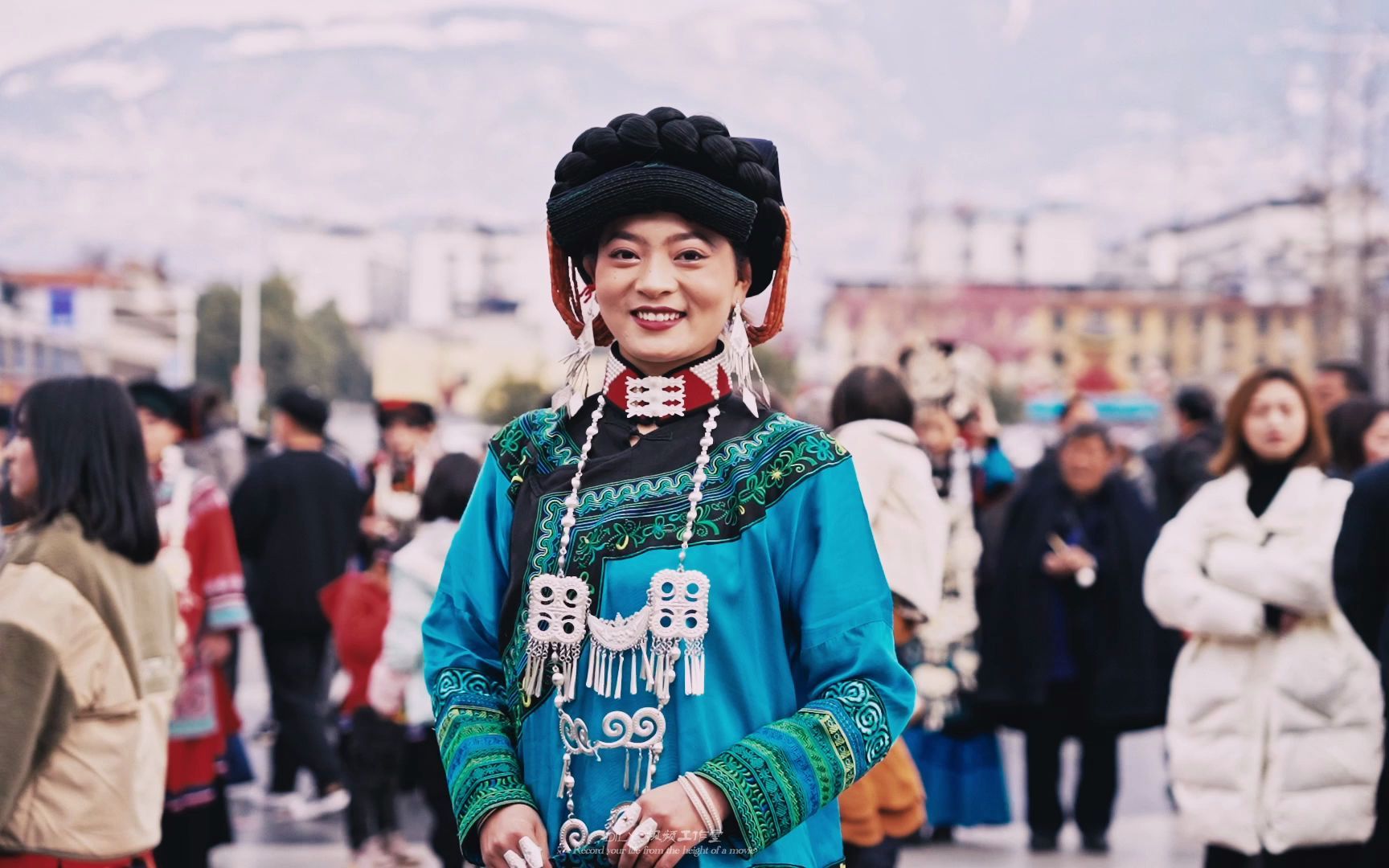 活动  越西县新年彝族服饰