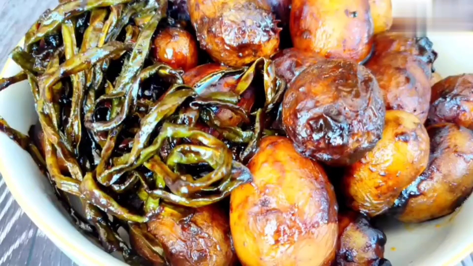 东北大娘独家秘制酱土豆,配料无保留,开胃又下饭,成本不到5块钱.