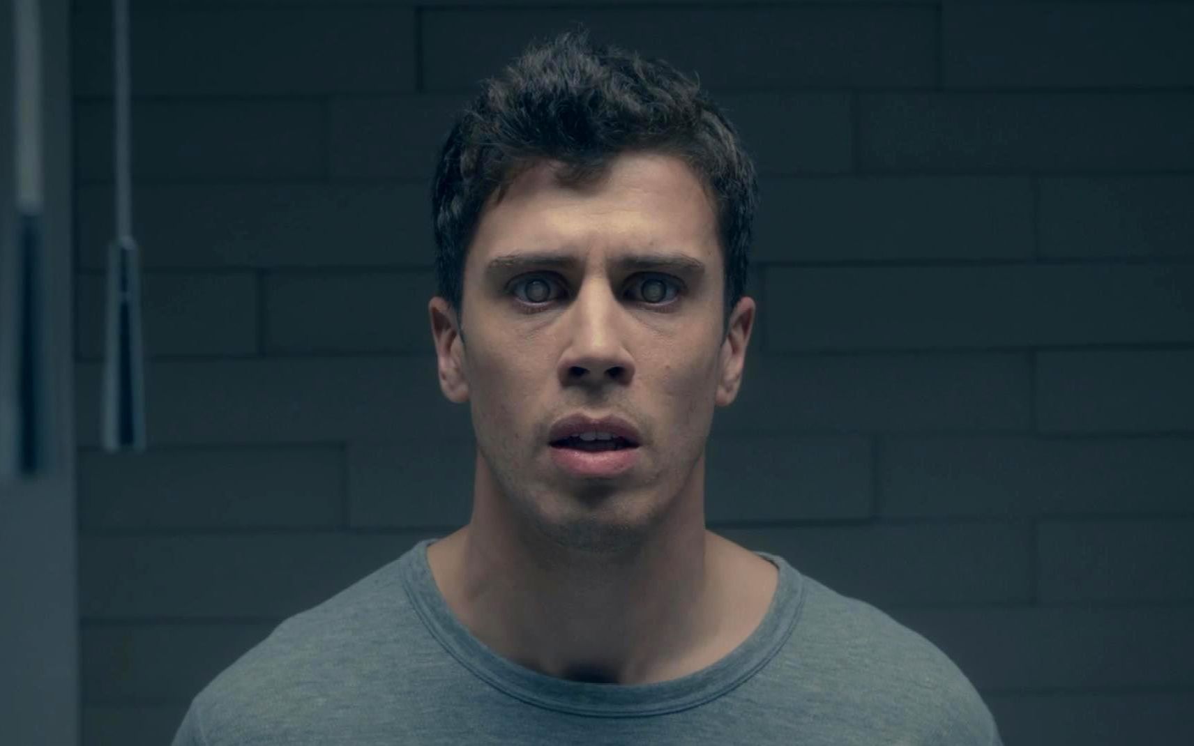 超高评分系列英剧《黑镜》看完以后引人深思.