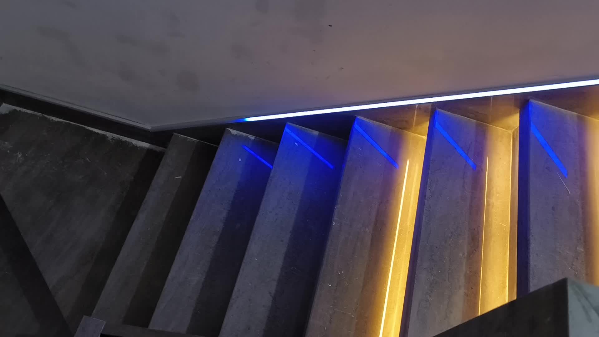 上科智联网红楼梯灯