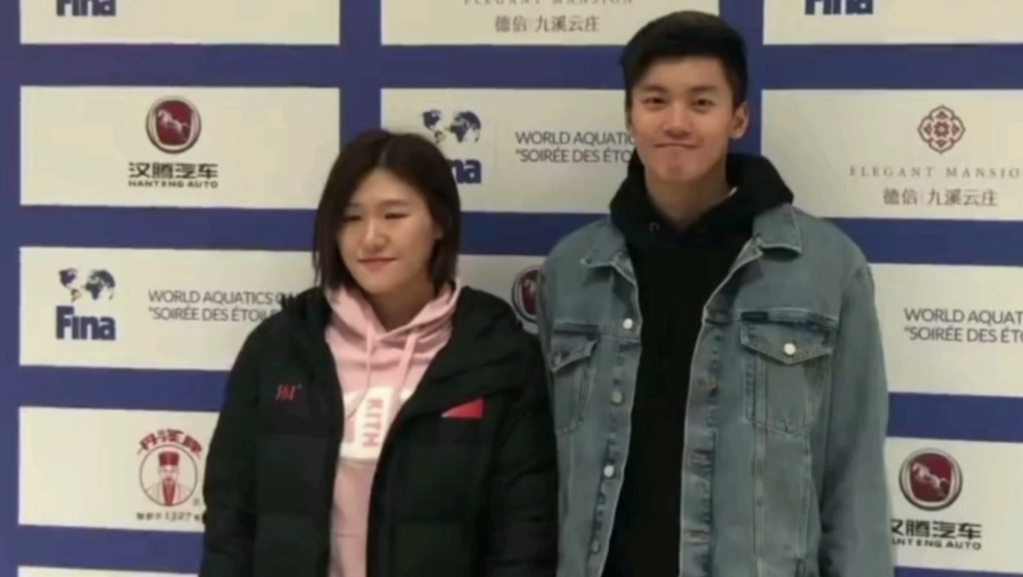 **「顺」风「诗」意:泳池十年,这对"水花cp"的糖藏