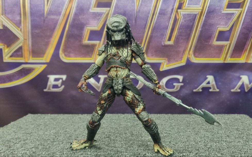 【铁血战士】跟猪一样的面具,等待崛起的龙套角色,一块飞盘闯天涯!