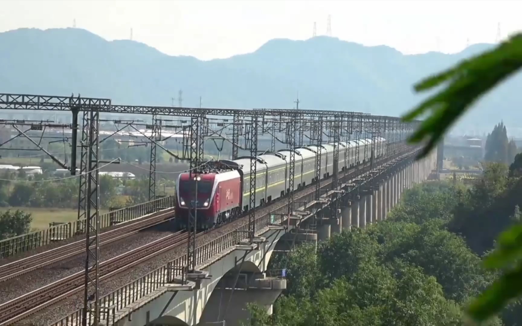 z288次列车通过合集 (共2个视角拍摄)