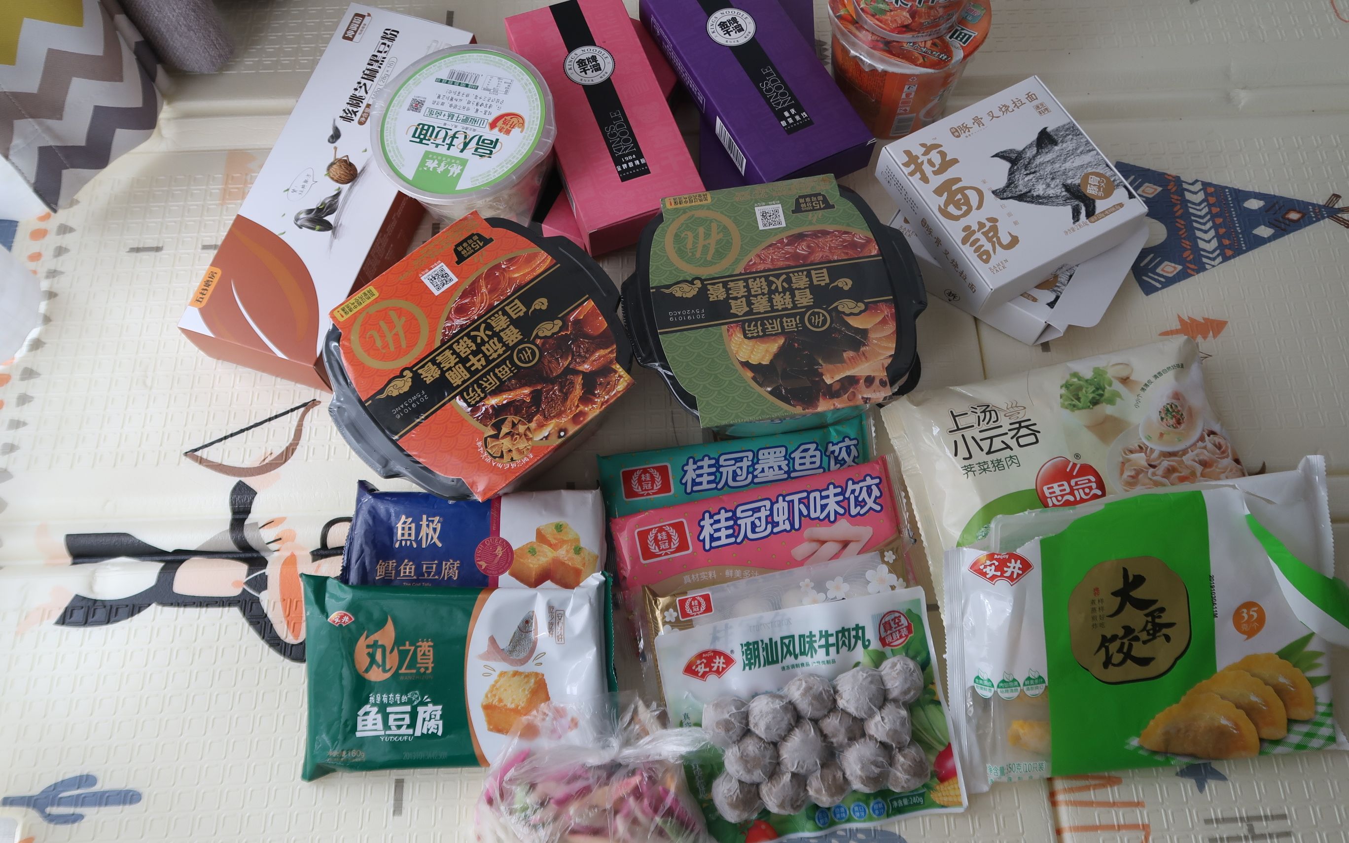 深夜最爱速食产品/好次的火锅丸子/自热锅/酸辣粉/米线