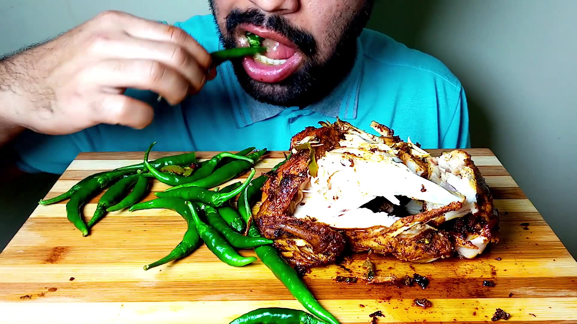 【吃播美食】今天吃一个有八块腹肌的鸡, 这肉真香呀_哔哩哔哩 (゜-゜