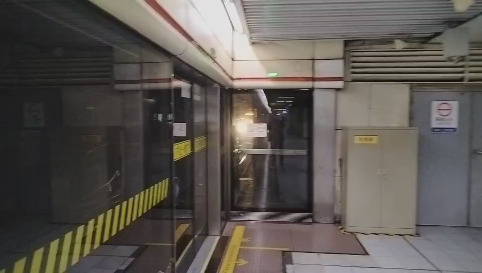 上海地铁1号线 胖头鱼01a05 0152 漕宝路进站 开往莘庄方向