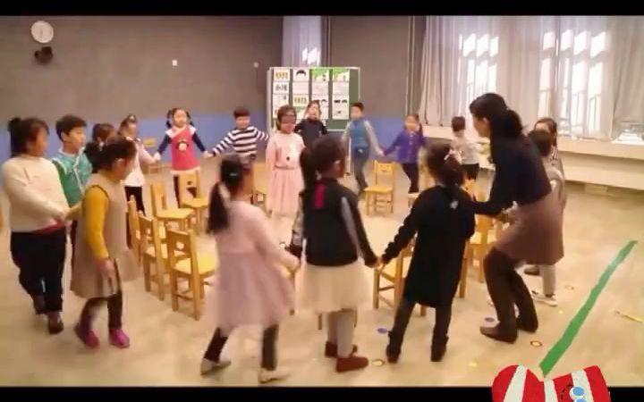 [图]幼儿园公开课｜大班音乐课《春天和我捉迷藏》?幼儿园公开课｜大班音乐歌唱游戏公开课??有趣和蔼的幼儿园老师??和积极活泼的小朋友们?一起做游戏啦?�