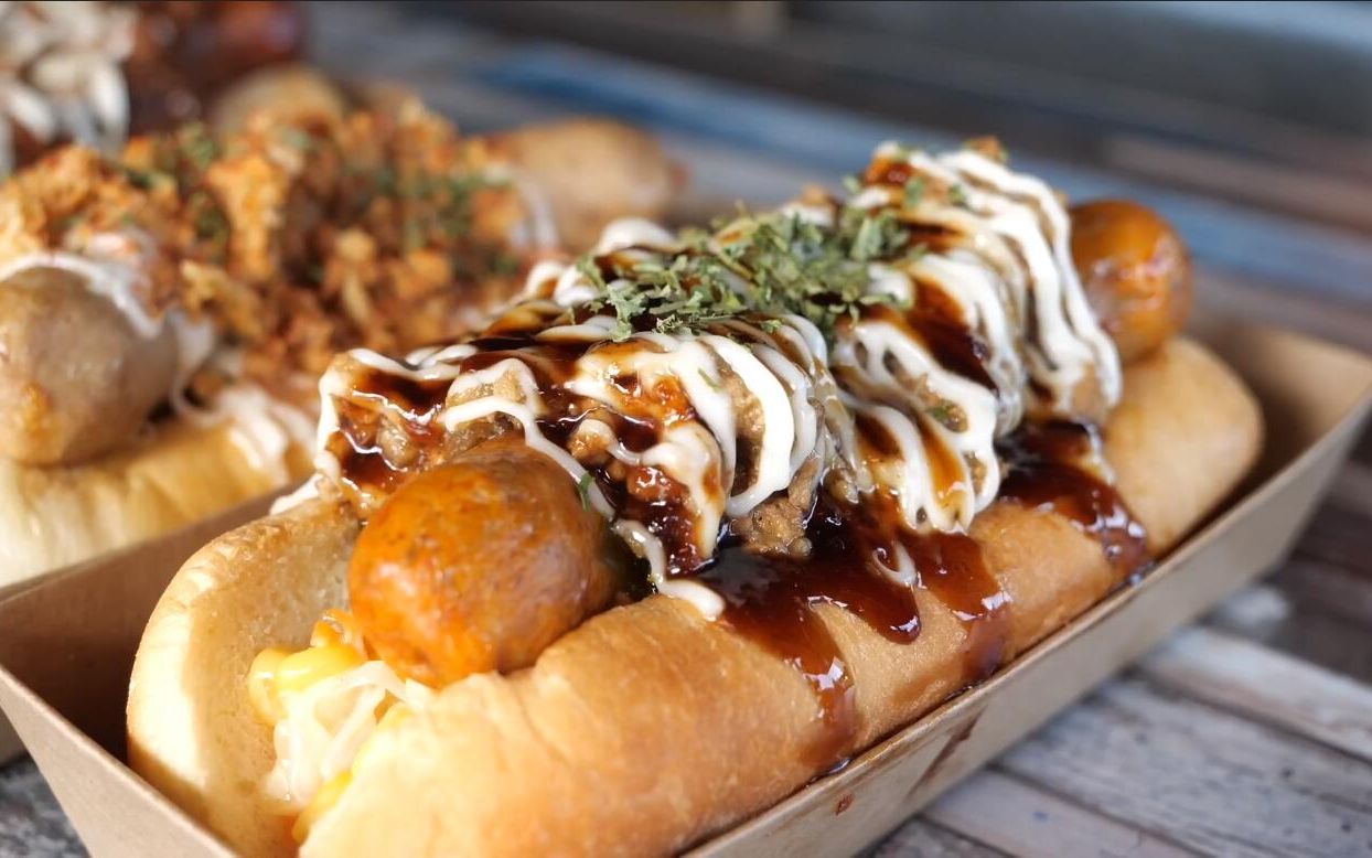 3000元一根的热狗,韩国小伙倒上一杯芝士,半天就赚200000万韩元