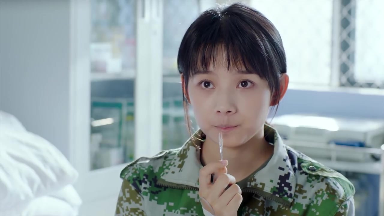 满满喜欢你鲁照华左岸给小满买西瓜探病恰好池瑶也来看小满大家相约