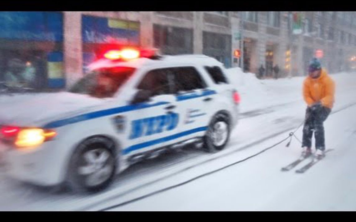 [中文熟肉]Casey Neistat和纽约警察一起滑雪(SNOWBOARDING WITH THE NYPD)哔哩哔哩bilibili