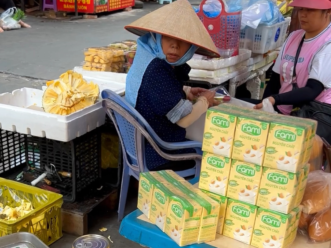 云南河口,越南人比中国人还多,遍地地道越南美食哔哩哔哩bilibili