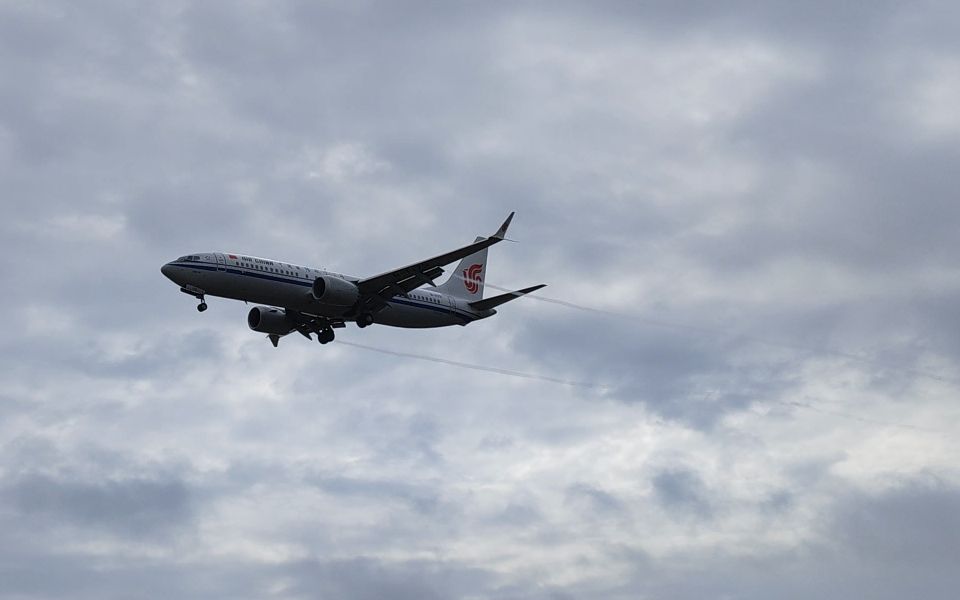 【中川机场】国航波音737max8划过天际,留下一片翼尖涡流