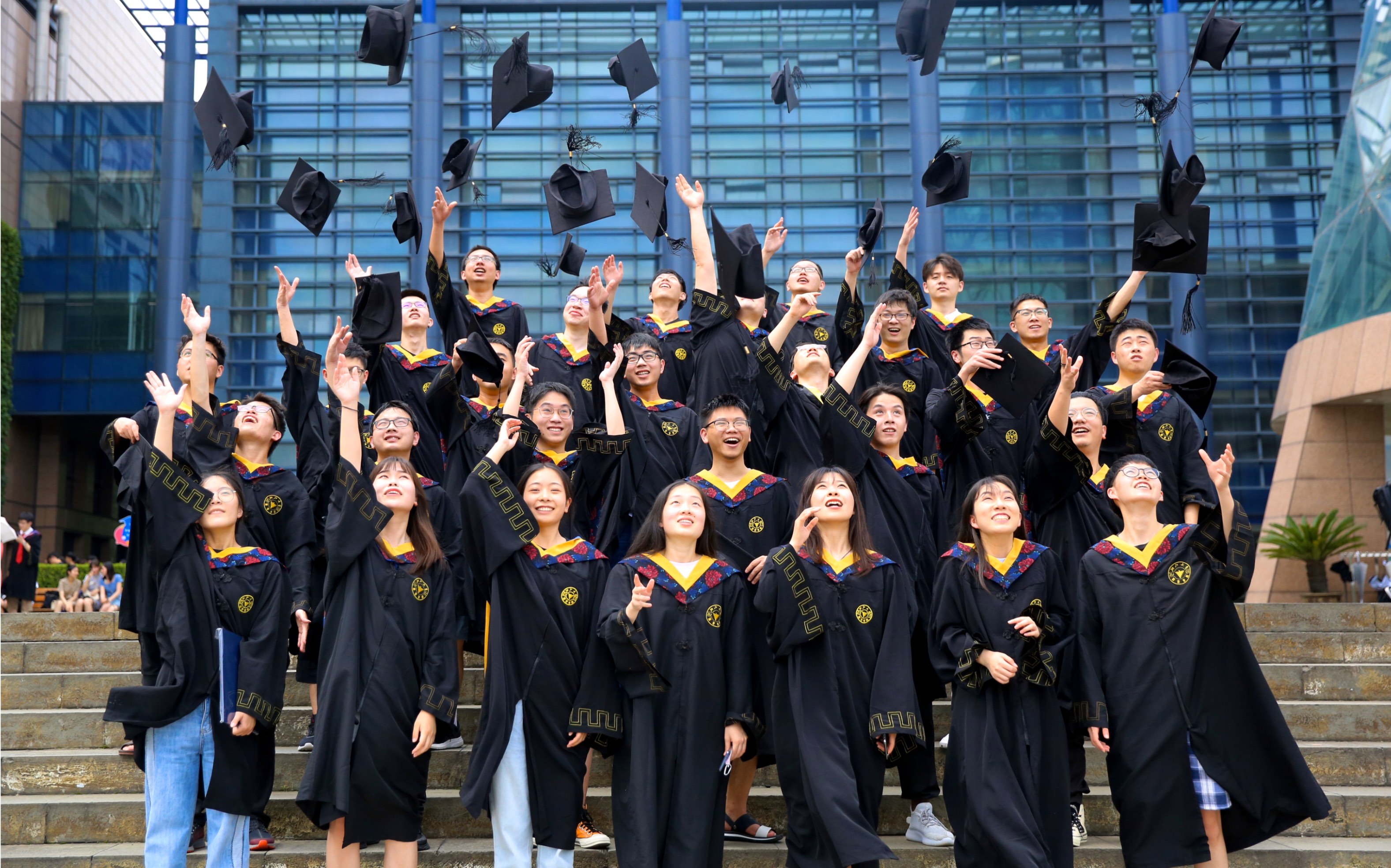 毕业照拍摄花絮时间真是一个让人猝不及防的东西毕业快乐