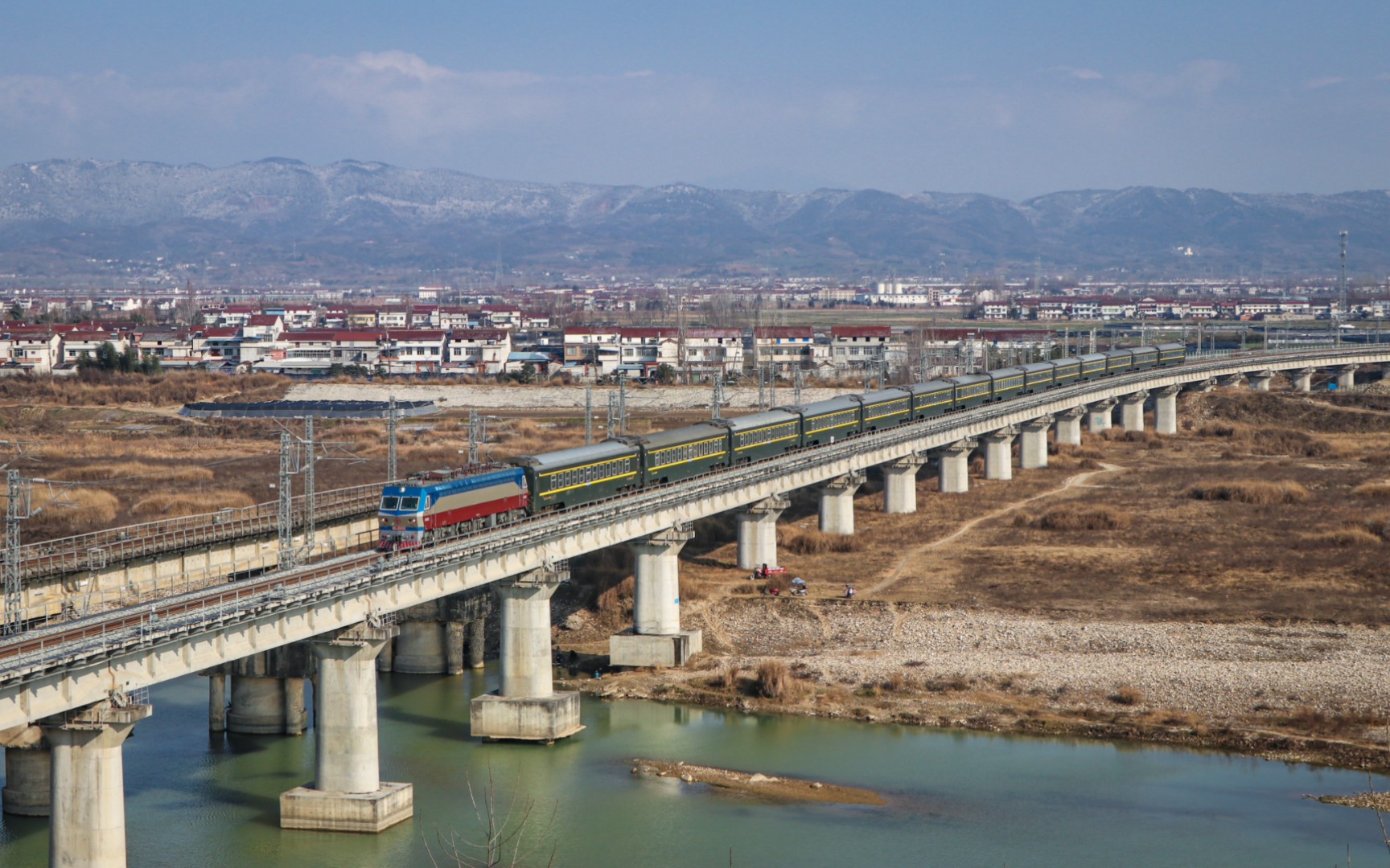 【阳安铁路】西局西段ss7d-0013牵引首班z315次(青岛北——成都西)