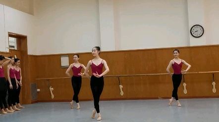[图]北舞附中《小转组合》！任课教师：黄翎，钢琴伴奏：韩勤。中国舞15级女班。