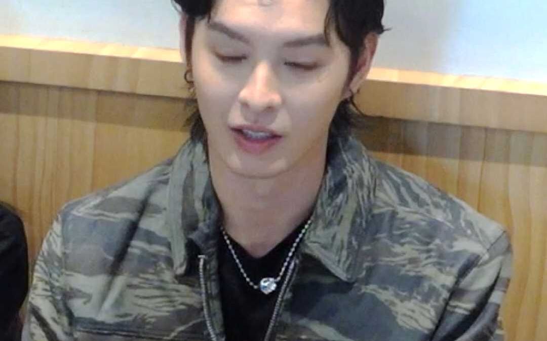 曹佑宁汗蒸被偶遇 全身「网友看光光」