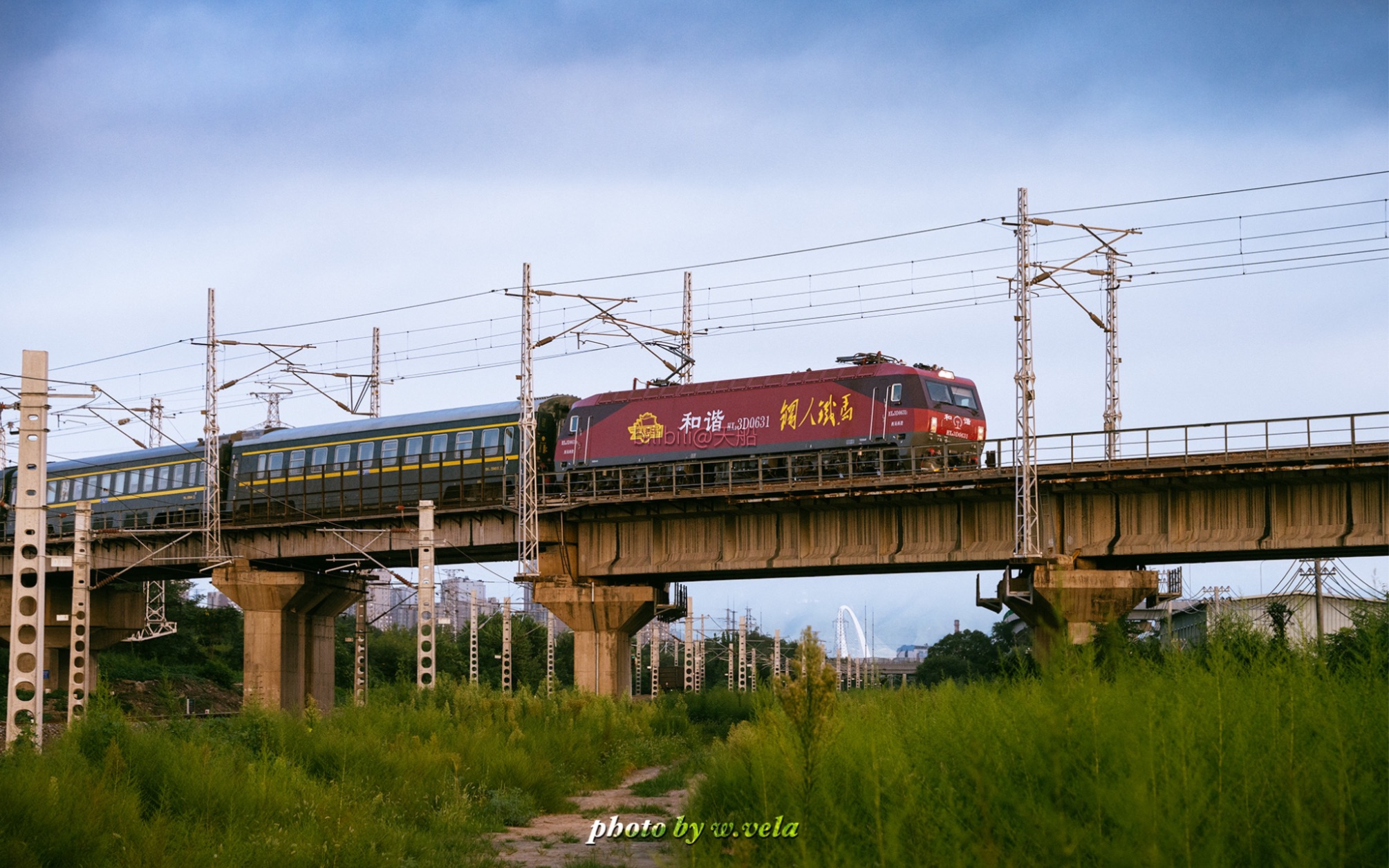 "钢人铁马号"进京.这可能是最糊弄的"挂牌车"了,直接喷漆搞定