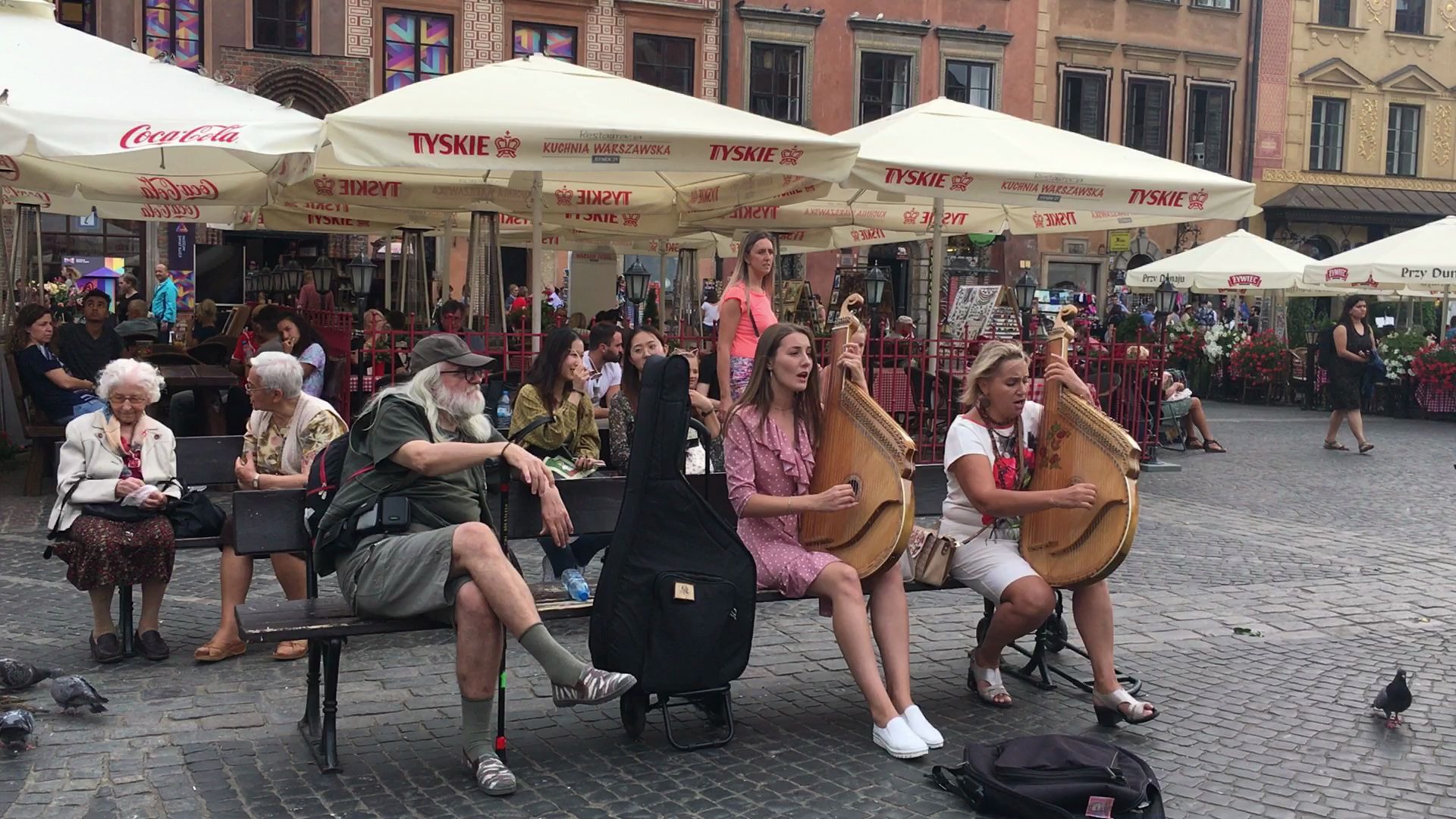 波兰老城 街头表演~双倍的小姐姐 双倍的快乐