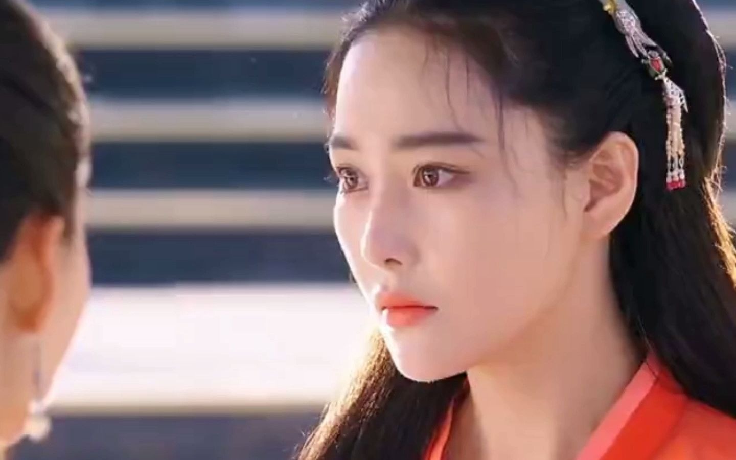 快刀斩不断情缘,红雪落不下凡尘