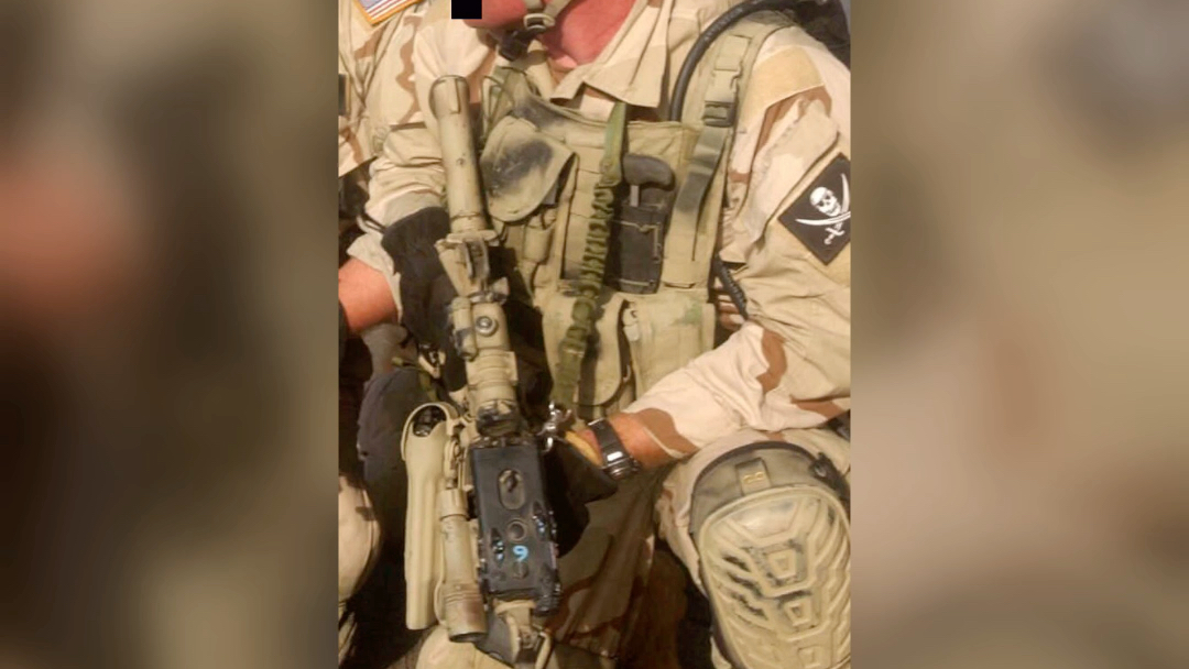 不同时期的美军士兵佩戴冷钢手刺