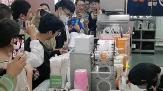 Tải video: 崩坏三联动coco都可实体店阜成路店