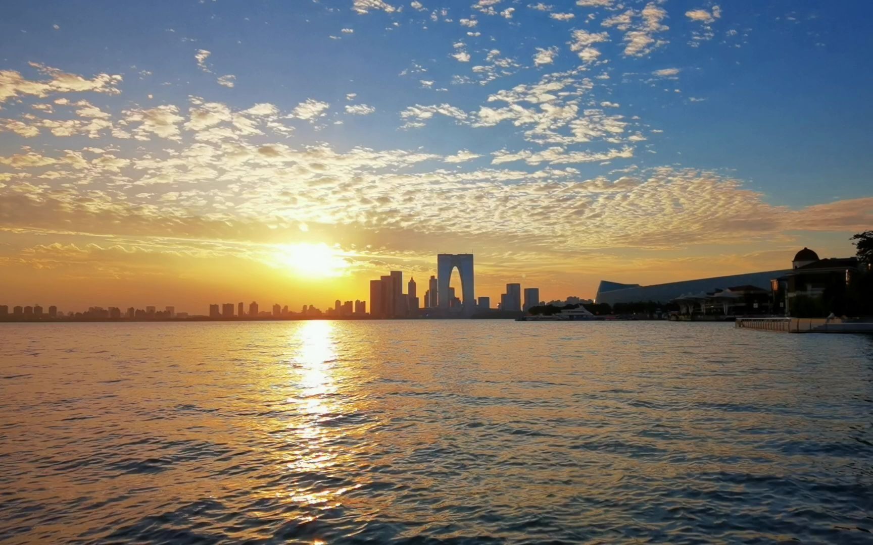 苏州金鸡湖的日落