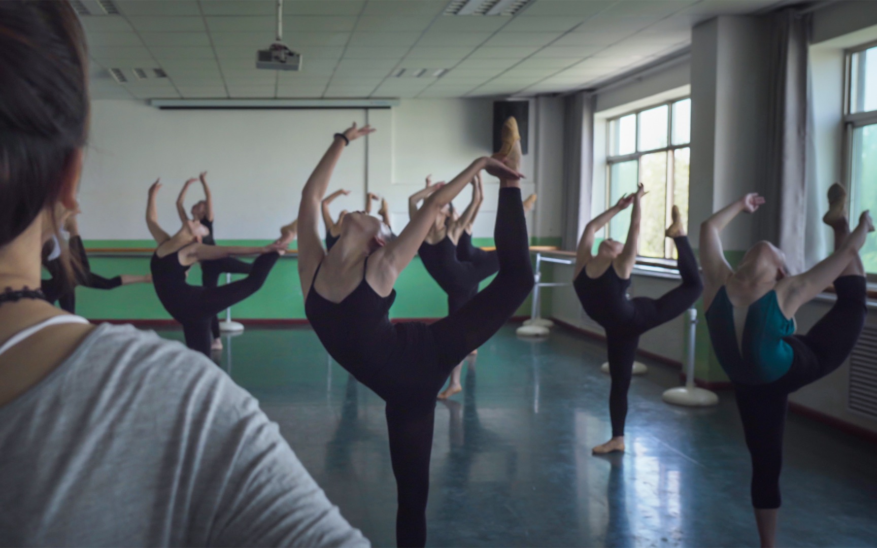 敦煌舞基训课看着都疼