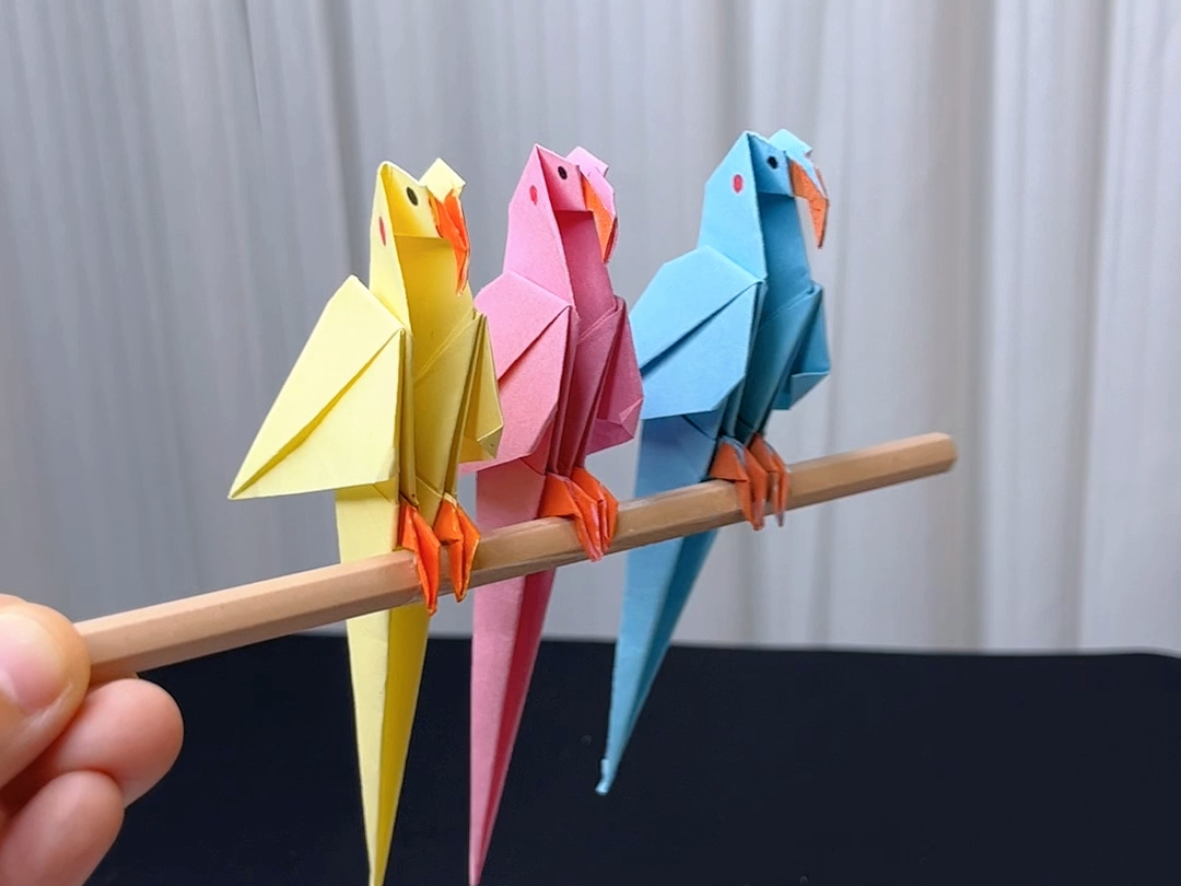 折一只小鸟,让它站在哪里就站在哪里,超级可爱,快来试试吧