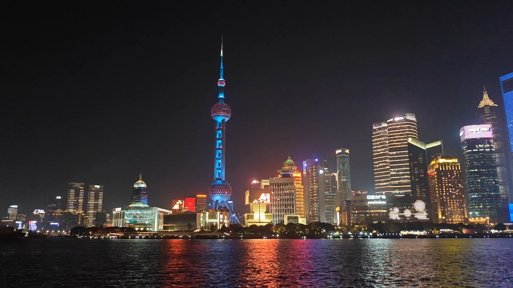 总要来趟上海吧,吹吹黄浦江的晚风,看看东方明珠,感受一下寸土寸金的