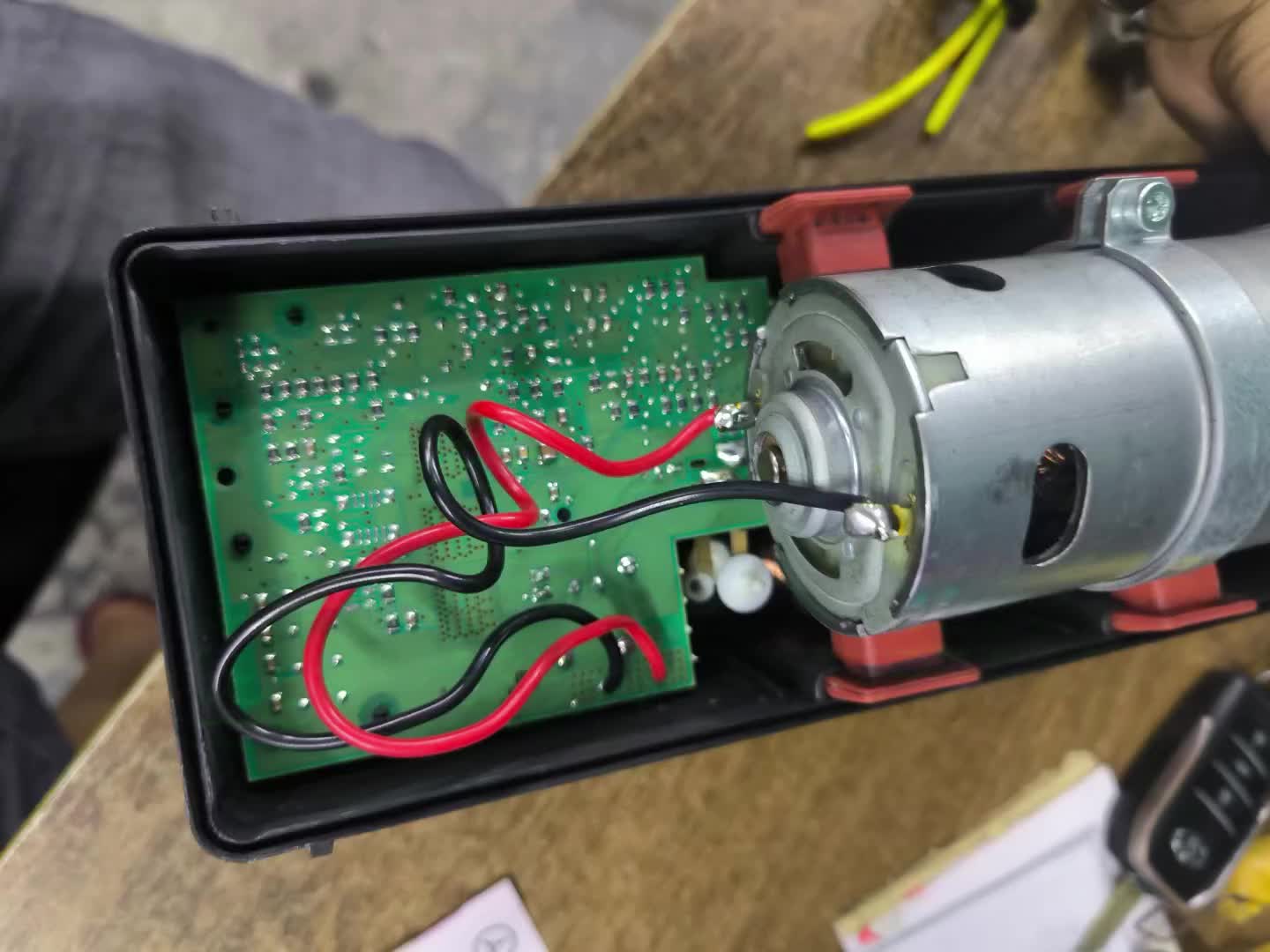 奔驰sl400门吸泵w230跑车