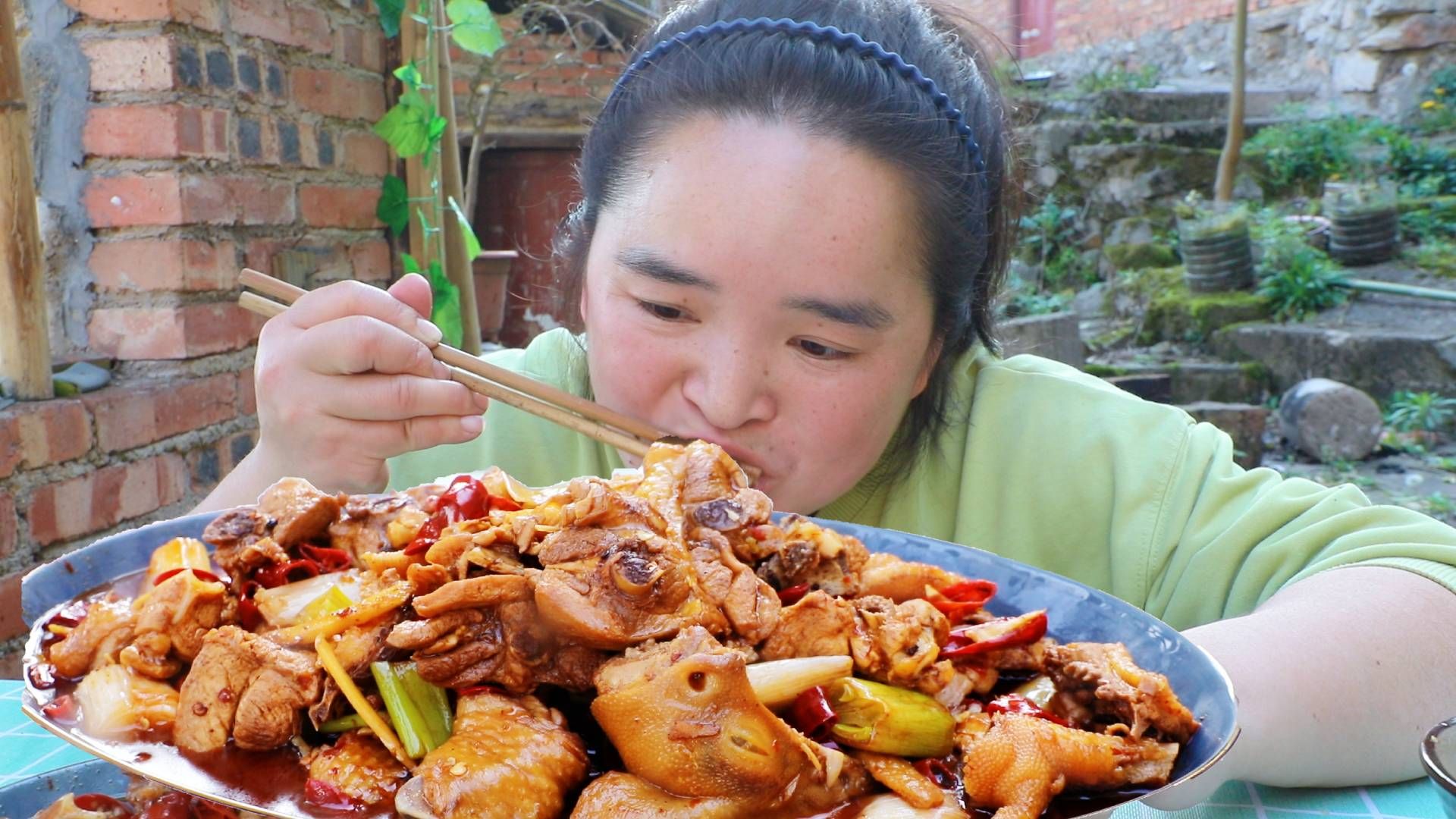 麻辣鸡煲好吃到爆的方法,肉嫩味香,老姐边吃边大叫爽哔哩哔哩bilibili