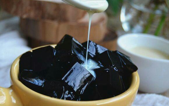 【炼乳糖水黑凉粉】不到30s的黑凉粉教程 清凉可口才是王道