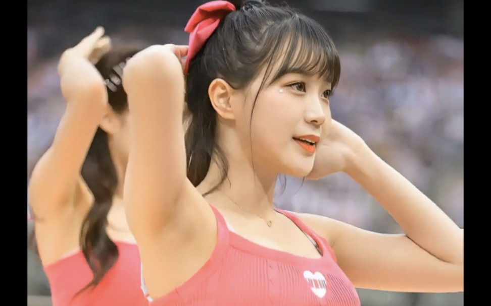 当啦啦队队员穿着高跟鞋跳起了queencard#卞荷律