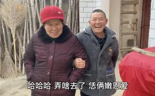 Descargar video: 全家为二宝名字犯难，婆婆还花巨资请人取名，公公开口却闹出笑话