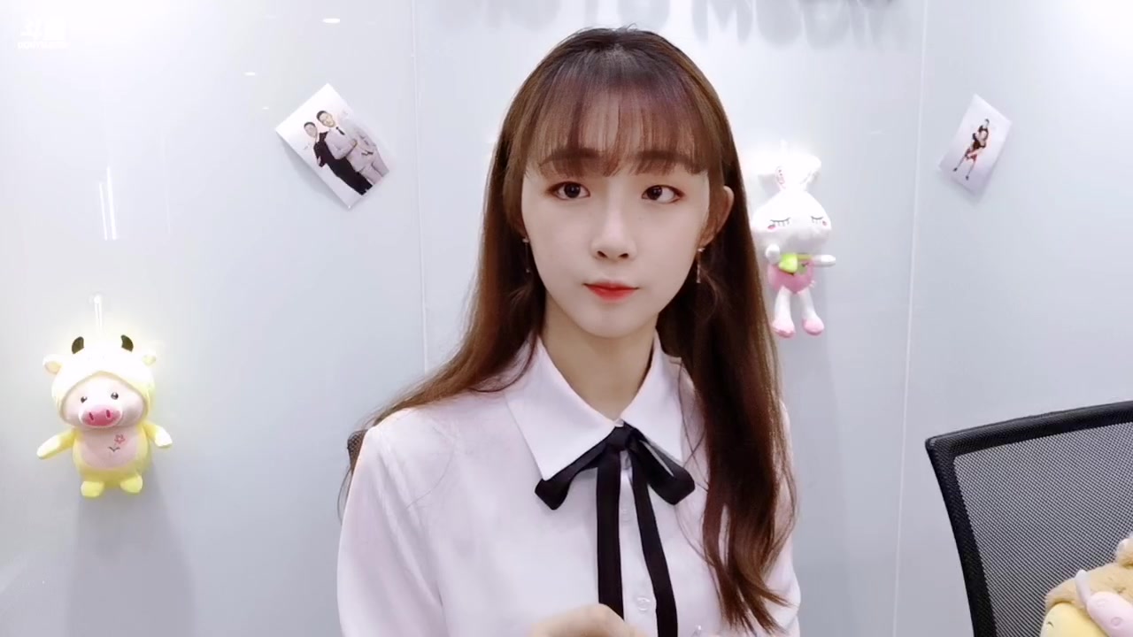 斗鱼清纯可爱妹子小英子吖8.19直播录像